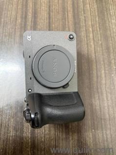 FX2Brand newonly 3 months old1 year UAE warrantyWith battery Box and billShutter Count -11000