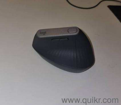 brand new only been unboxed. wireless and ergonomic and has customisable buttons