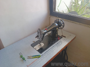 Single Shuttle Sewing Machine with Table for Sale