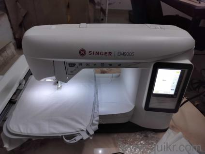 Singer EM9305 Embroidery Machine  Excellent Condition + Free Threads