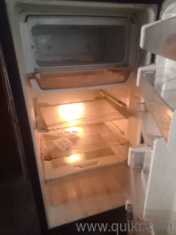 Godrej refrigerator 190 litre storage...2018 model ..18 k Mai liye the...Gas khtam hai ..only genuine buyers contact me 