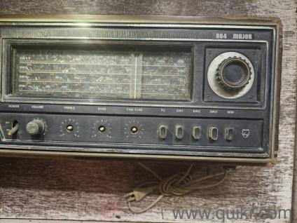 I am selling this Philips 684 Major radio a vintage model from 1997. If you are interested, message me