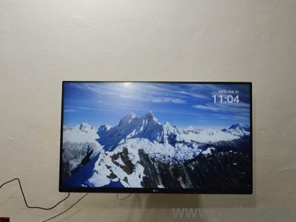 LG 32 inch 4k UHD, HDR10, IPS panel monitor in excellent condition 