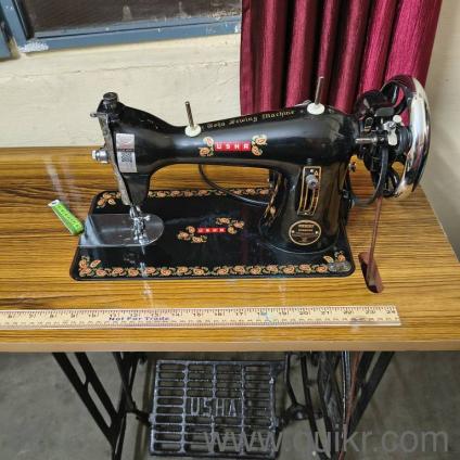 Usha Machine with motor 2.5 years old good working condition bill also available 