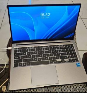 sumsung galaxy Book 4 8/512 Intel core i3 