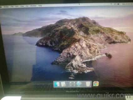 Apple Mac Book with no scratches 