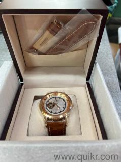 Brand: Chairos Model: Crusidor Display Type: Analog Movement: Quartz (battery-powered) Case Material: Alloy / Stainless steel blend Case Shape: Round Dial Color: Dark (black/navy tone) Glass Type