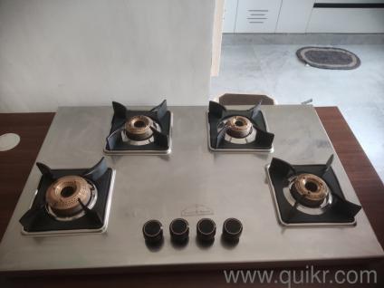 4 Burner stainless steel gas stove for sale in very good condition Strong body with durable burners and smooth knobs. Suitable for large family cooking and saves time with 4 burners.