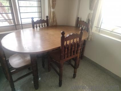 Dining table for sale