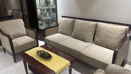 selling a brand new sofa set