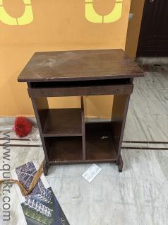 Well maintained study table