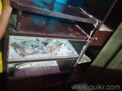I sell my godrej almari with class old ( 2000 se 2500) kharcha h bs