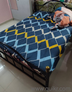 Queen size iron bed with sleepwell Mattress