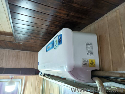 Lloyd 2 ton split inverter ac with steplizer 