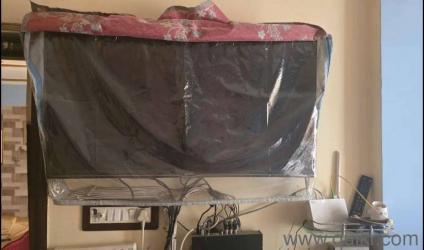 Perfect 42 inches TV with free TV cover