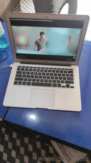  MacBook Air 2017 (Intel Core i5, 8GB RAM, 256GB SSD)  Well-Maintained