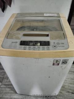 LG 6.2 kg fully automatic washing machine in good condition. rust in backside body.
