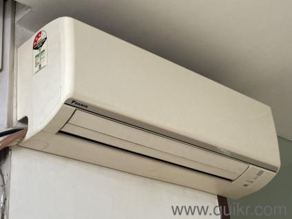 Well Maintained Split AC With Remote and Stabilizer