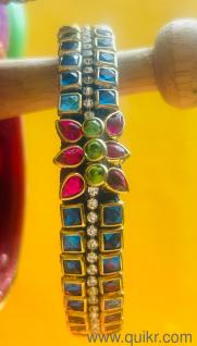 Elegant threaded kundan bangles 
