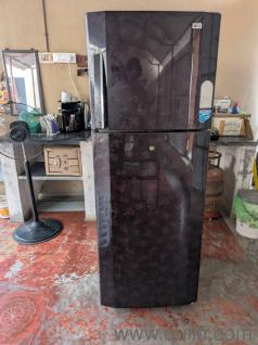LG DOUBLE DDOR REFRIGERATOR WORKING 