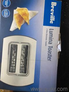 Pop up two slice bread toaster