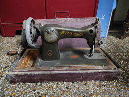 Sewing Machine in Working Condition (With cover box)