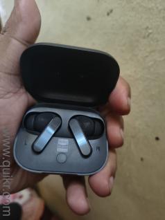 Moto buds bass in tip top condition. Invoice included. Within warranty. Bought on 2nd Nov, 2025. Completely in same condition as when purchased