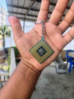 Intel e7500 (processor keychain)