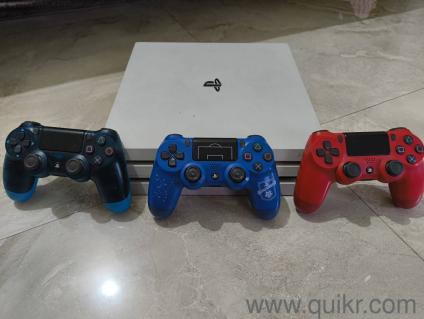 PS4 Pro 1TB, Limited Edition Fifa Dualshock 4, 2 regular Dualshock 4s