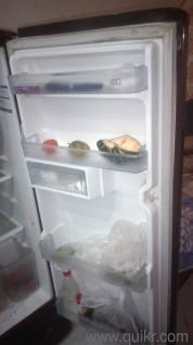 whirlpool single door fridge sb chij acha h bs upr freezeer wala door nhi h 