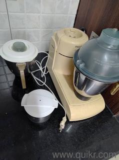 Kitchen mixie with containers in working condition 