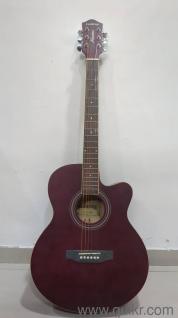 guitar is barely used 