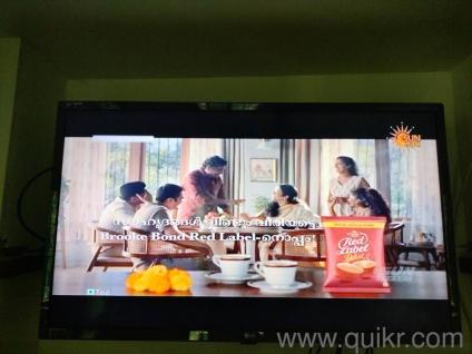 LG 32" Smart TV (2022)  Excellent Condition, Wi-Fi & Apps