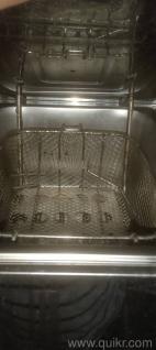 3  deep fryer and 1 sandwich grill machine use like new under warranty good condition not repaired 