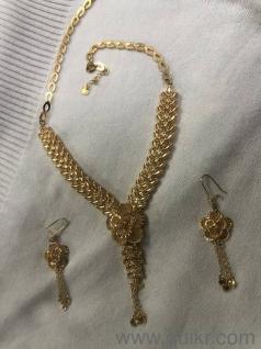 gold plated necklace with earrings nd bangles