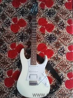 Ibanez Gio GRG 140 Electric Guitar in Good Condition 
