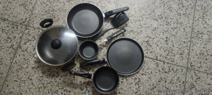 Non stick cookware set