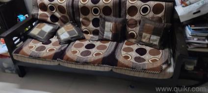 solid wood 3+2sofa set with a coffee table in a good condition 