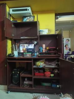 I'm sale wooden computer with writing table