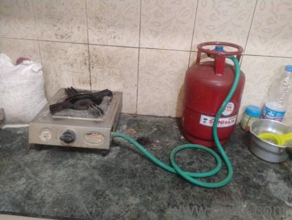 cylinder, stove and gas in rs 1000