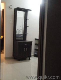 dressing table and cabinet 