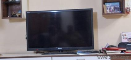 A 40" Sony LED TV with both wall mounting and standing stands