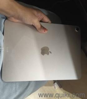 ipad air 11 7th gen m3 with no scratch and in perfect condition with charger and box 