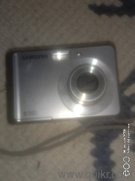Samsung 8.1 SamsungES Series - Silver3x Digital zoom, 2.5" LCD, Face detection, Manual controls, Uses AA batteries