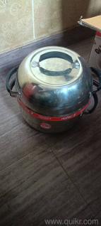 Good Condition 3 Burners Gas Stove & 1 litter Rice Cooker.