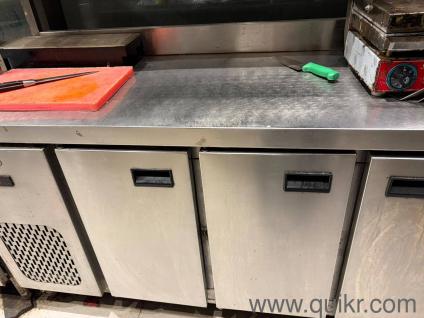 Commercial 3 door table top fridge